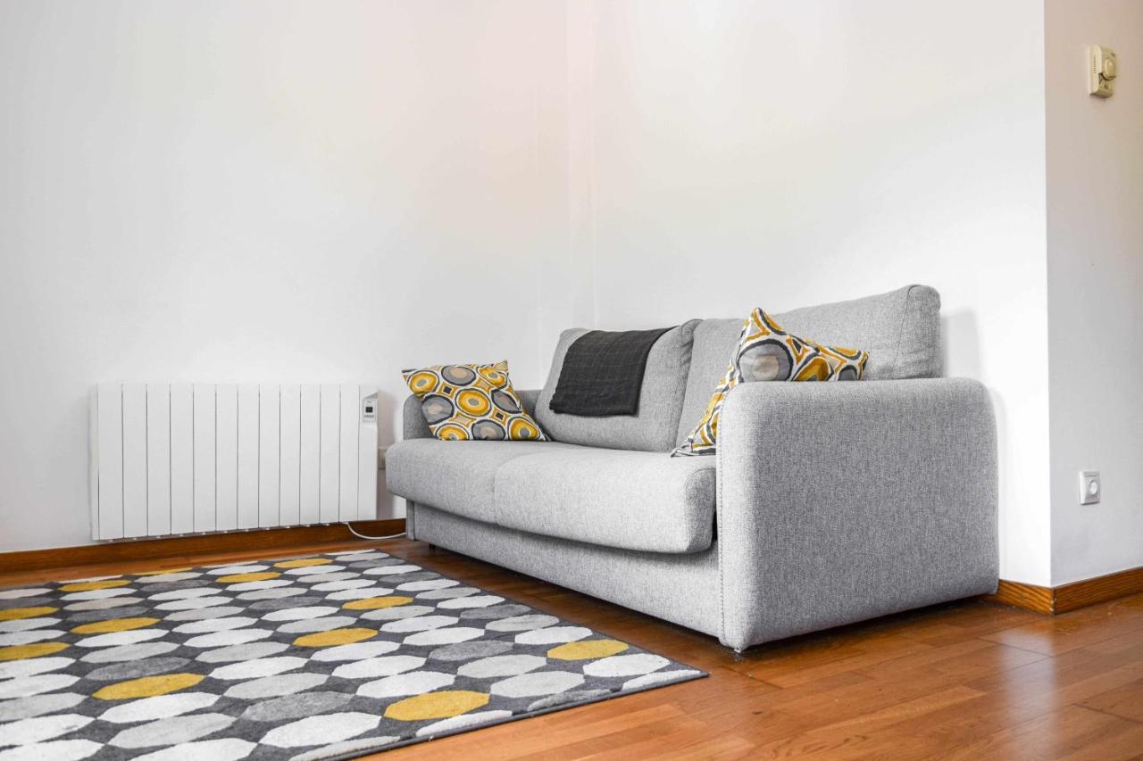 Loft Besalu Alojamiento Centrico Y Acogedor Luaran gambar