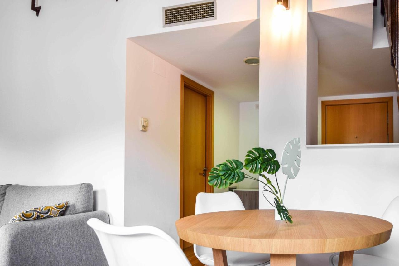 Loft Besalu Alojamiento Centrico Y Acogedor Luaran gambar